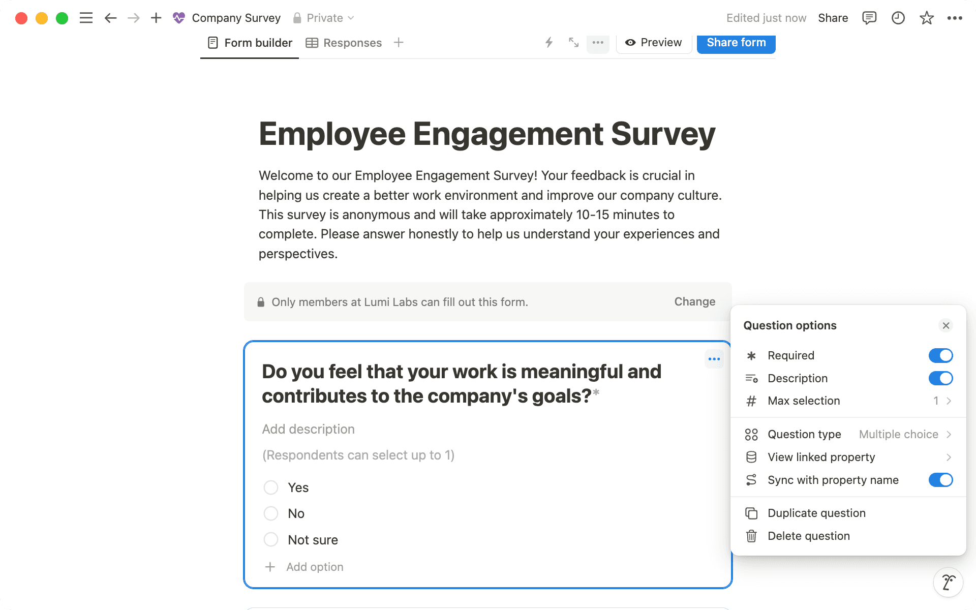 질문의 점 3개 메뉴로 이동하여 필수 항목으로 표시하고 유용한 설명을 추가하세요.